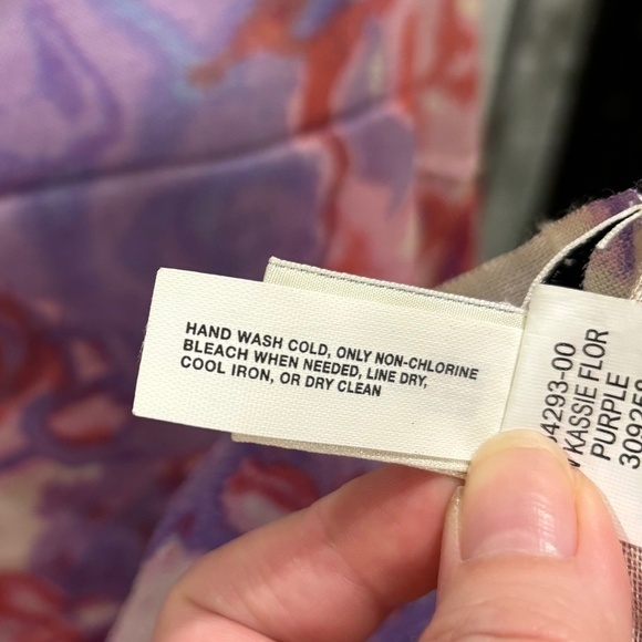 Banana Republic SW Cassie Floral Purple Wool Silk Scarf, 72" x 12" - Picture 5 of 5